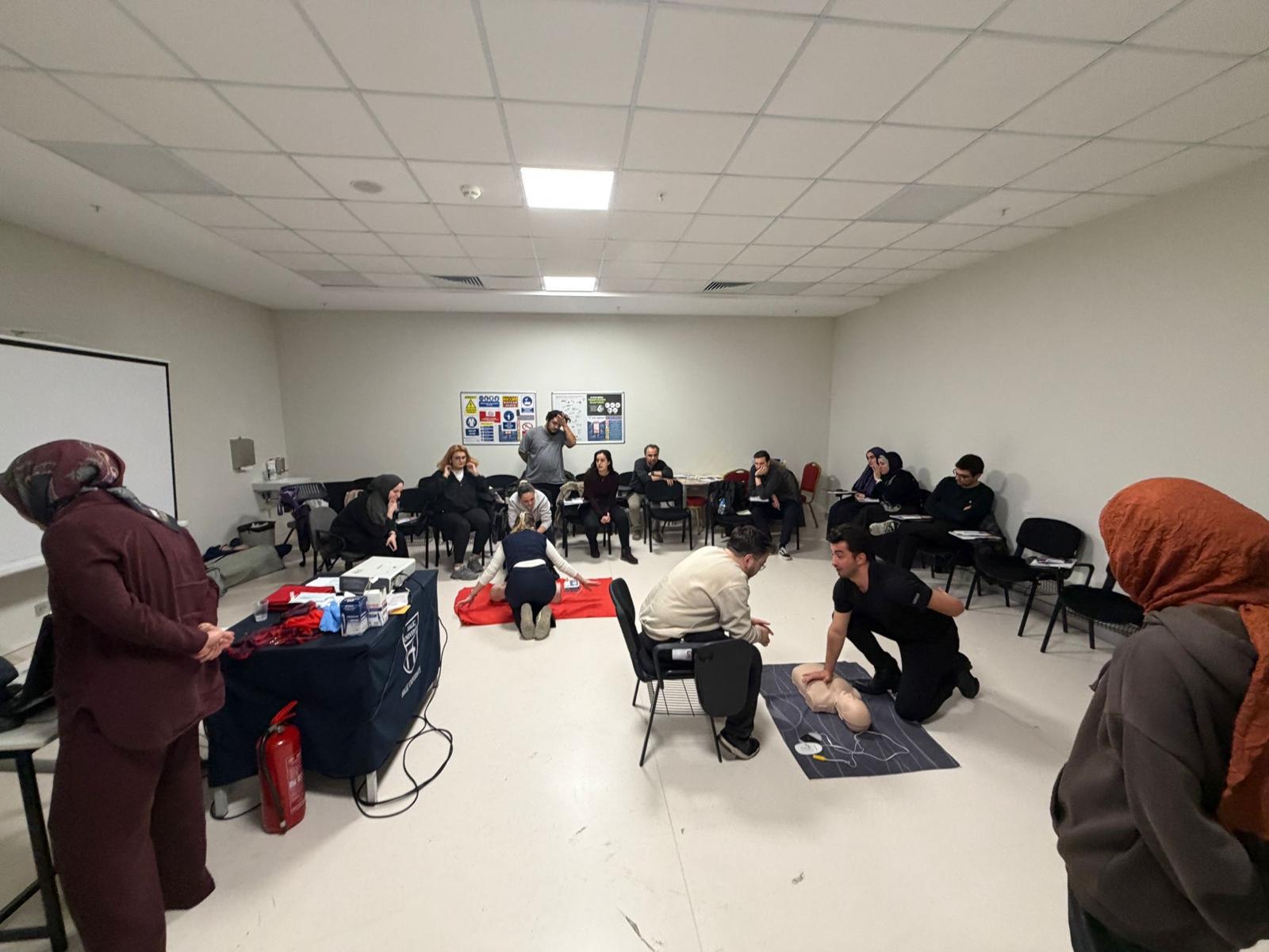 İlk yardım eğitimi grup çalışması